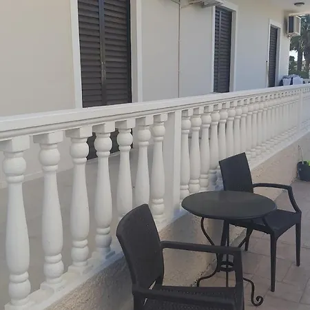 Tina & Anna Apartman *